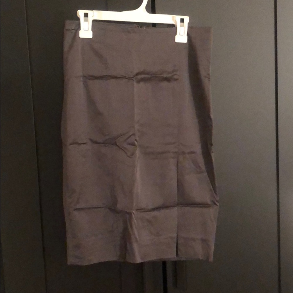 🐬Bebe pencil skirt in dolphin gray satin look sz 4
